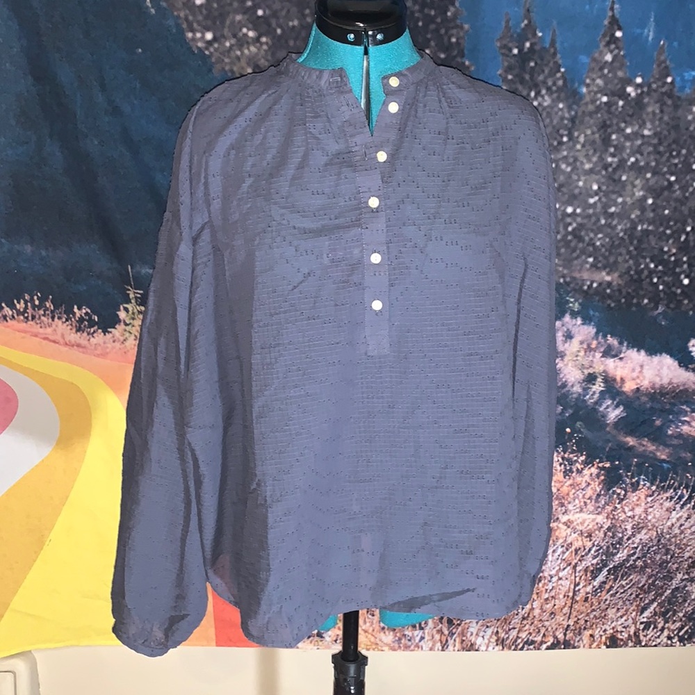 Size small textured long sleeve blouse the brand is universal thread